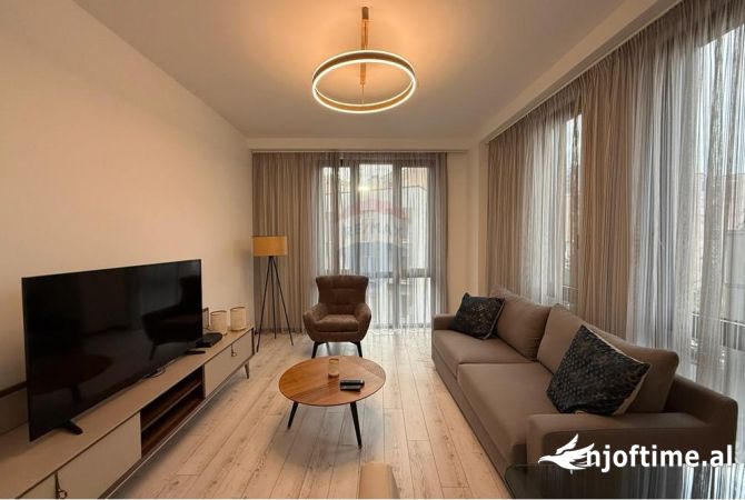 Shtepi me qera 2+1 ne Tirane - 1,400 Euro