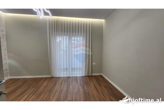 Shtepi ne shitje Apartament ne Tirane, 1+1, Mobilimi Bosh, pa mobiluar, Pagesa 125,000  Euro.