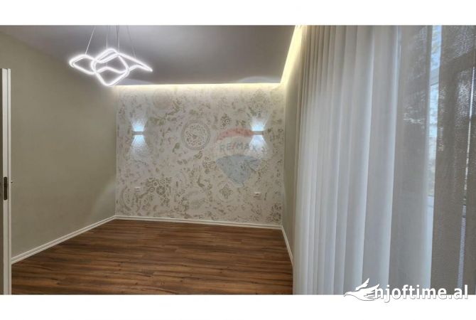 Shtepi ne shitje Apartament ne Tirane, 1+1, Mobilimi Bosh, pa mobiluar, Pagesa 125,000  Euro.