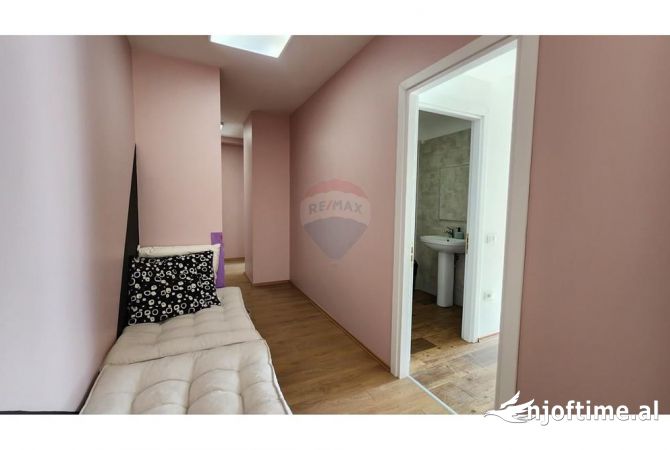 Ambient biznesi me qera 3+1 ne Tirane - 2,000 Euro