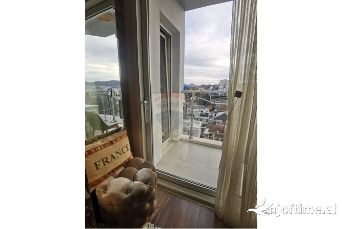 Shtepi me qera Apartament ne Tirane, 2+1, Mobilimi E mobiluar, Pagesa 2,300  Euro.