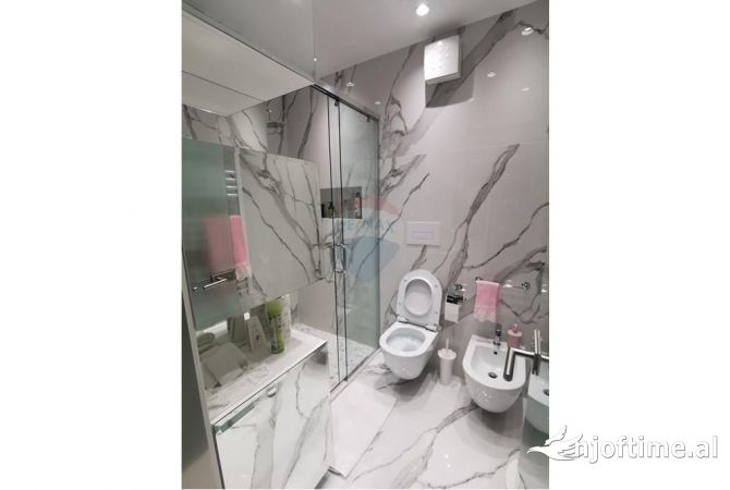 Shtepi me qera Apartament ne Tirane, 2+1, Mobilimi E mobiluar, Pagesa 2,300  Euro.