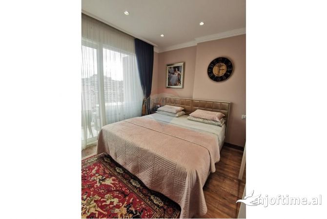 Shtepi me qera Apartament ne Tirane, 2+1, Mobilimi E mobiluar, Pagesa 2,300  Euro.