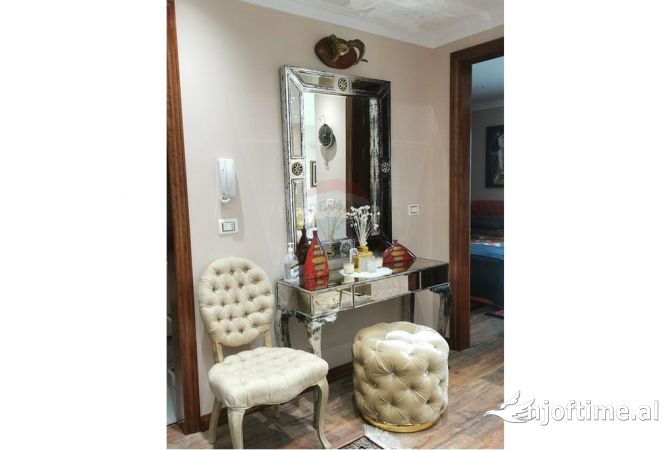 Shtepi me qera Apartament ne Tirane, 2+1, Mobilimi E mobiluar, Pagesa 2,300  Euro.