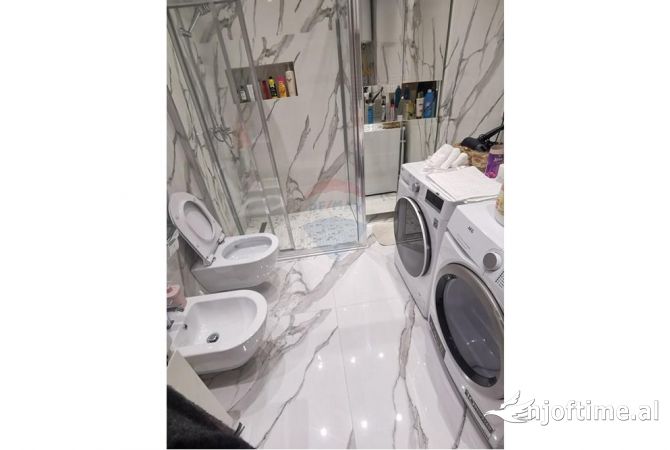 Shtepi me qera Apartament ne Tirane, 2+1, Mobilimi E mobiluar, Pagesa 2,300  Euro.