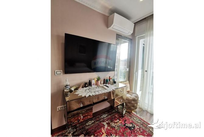 Shtepi me qera Apartament ne Tirane, 2+1, Mobilimi E mobiluar, Pagesa 2,300  Euro.