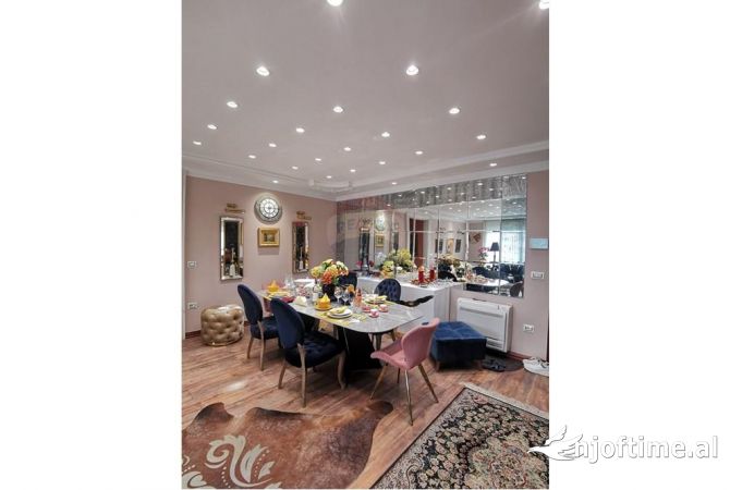 Shtepi me qera Apartament ne Tirane, 2+1, Mobilimi E mobiluar, Pagesa 2,300  Euro.