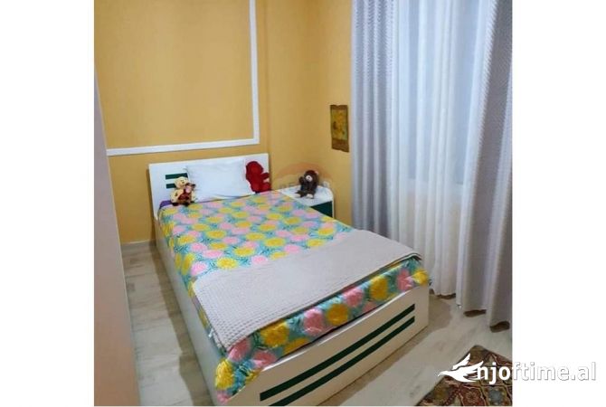 Shtepi ne shitje Apartament ne Tirane, 2+1, Mobilimi Pjeserisht e mobiluar, Pagesa 178,000  Euro.