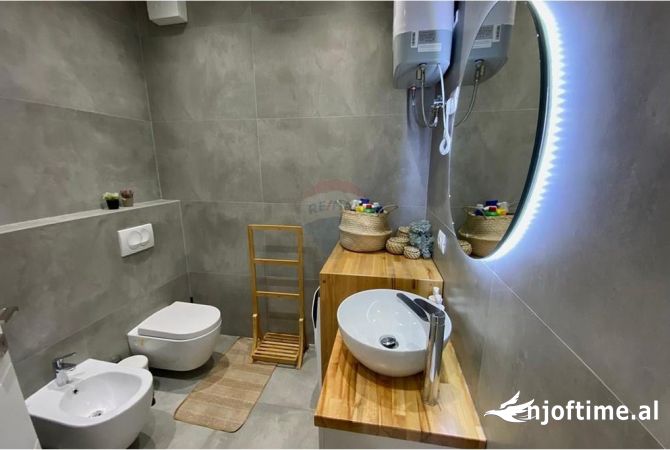 Shtepi me qera Apartament ne Tirane, 2+1, Mobilimi E mobiluar, Pagesa 1,200  Euro.