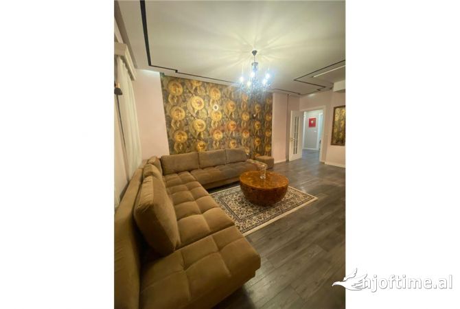 Shtepi me qera 2+1 ne Tirane - 700 Euro