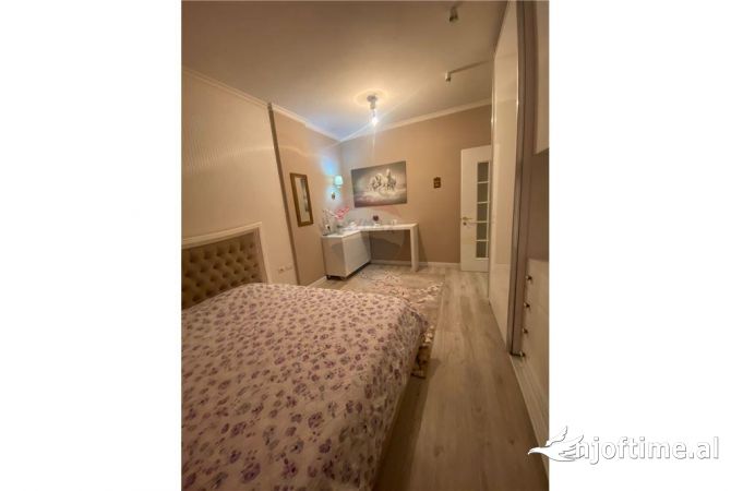 Shtepi me qera Apartament ne Tirane, 2+1, Mobilimi E mobiluar, Pagesa 700  Euro.