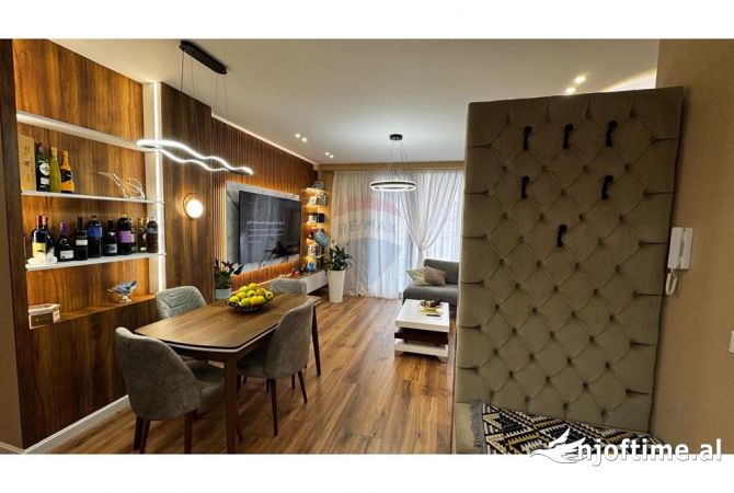 Shtepi ne shitje Apartament ne Tirane, 2+1, Mobilimi E mobiluar, Pagesa 215,000  Euro.