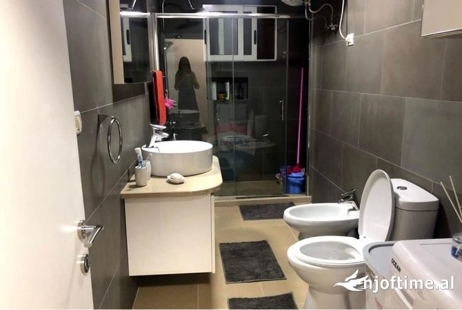 Shtepi ne shitje Apartament ne Tirane, 1+1, Mobilimi E mobiluar, Pagesa 155,000  Euro.