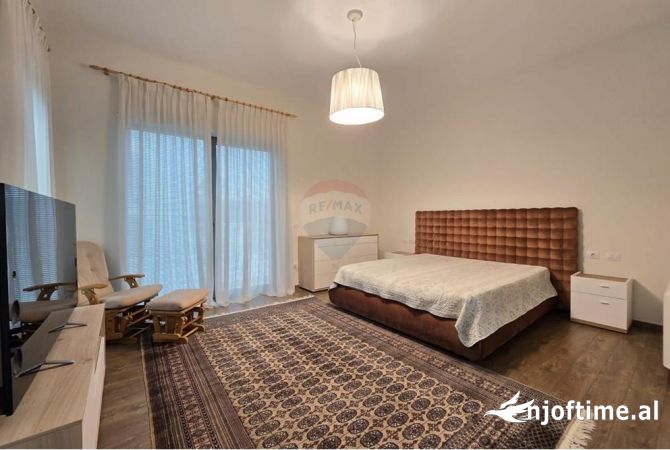 Shtepi me qera Shtepi Private ne Tirane, 4+1, Mobilimi E mobiluar, Pagesa 7,000  Euro.