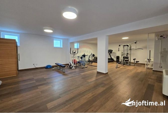 Shtepi me qera Shtepi Private ne Tirane, 4+1, Mobilimi E mobiluar, Pagesa 7,000  Euro.