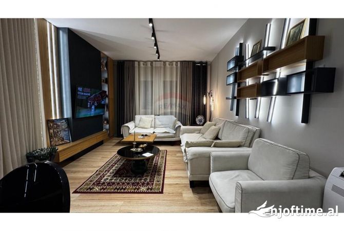 Shtepi me qera 2+1 ne Tirane - 1,000 Euro
