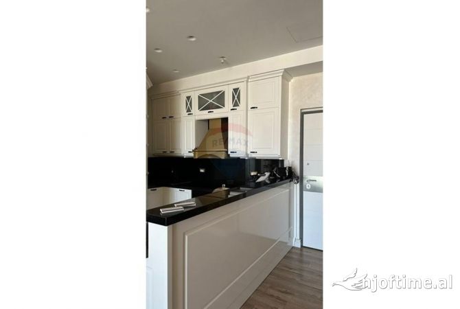 Shtepi me qera 2+1 ne Tirane - 2,500 Euro