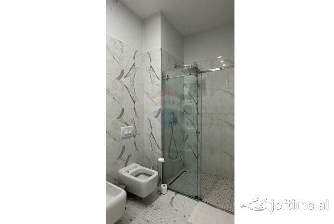 Shtepi me qera Apartament ne Tirane, 2+1, Mobilimi E mobiluar, Pagesa 2,500  Euro.