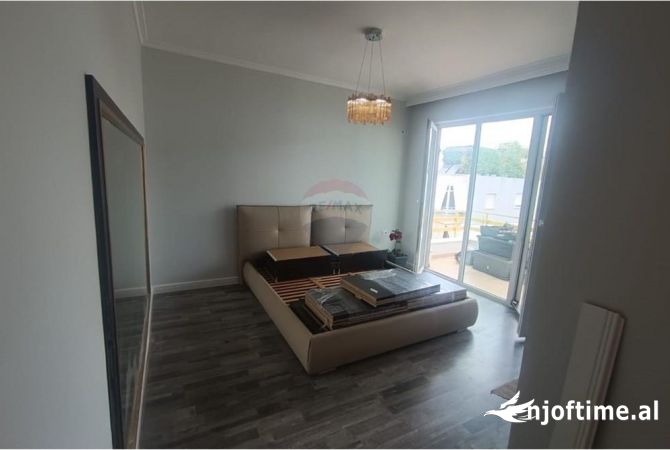 Shtepi ne shitje Apartament ne Tirane, 2+1, Mobilimi E mobiluar, Pagesa 230,000  Euro.