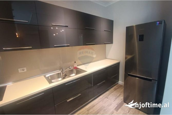 Shtepi ne shitje Apartament ne Tirane, 2+1, Mobilimi E mobiluar, Pagesa 230,000  Euro.