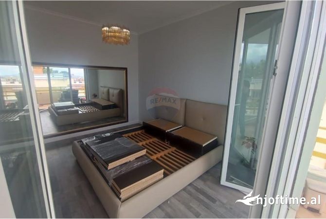 Shtepi ne shitje Apartament ne Tirane, 2+1, Mobilimi E mobiluar, Pagesa 230,000  Euro.