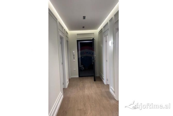 Shtepi ne shitje Apartament ne Tirane, 2+1, Mobilimi Bosh, pa mobiluar, Pagesa 191,000  Euro.