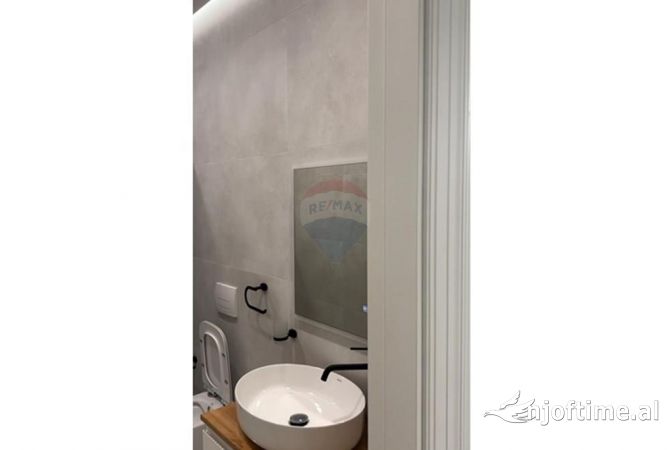 Shtepi ne shitje Apartament ne Tirane, 2+1, Mobilimi Bosh, pa mobiluar, Pagesa 191,000  Euro.