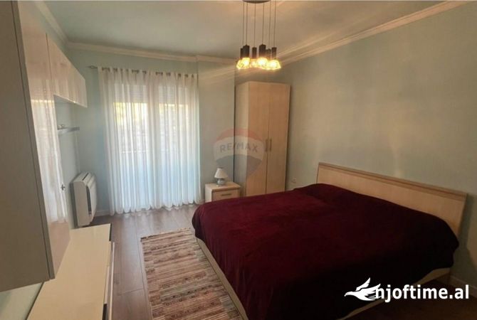 Shtepi me qera Apartament ne Tirane, 2+1, Mobilimi E mobiluar, Pagesa 1,300  Euro.