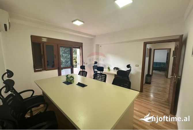 Ambient biznesi me qera 3+1 ne Tirane - 850 Euro