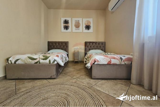 Shtepi ne shitje Apartament ne Tirane, 2+1, Mobilimi E mobiluar, Pagesa 289,900  Euro.