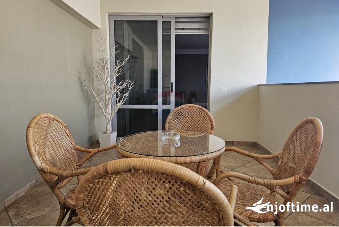 Shtepi ne shitje Apartament ne Tirane, 2+1, Mobilimi E mobiluar, Pagesa 289,900  Euro.