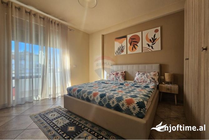 Shtepi ne shitje Apartament ne Tirane, 2+1, Mobilimi E mobiluar, Pagesa 289,900  Euro.