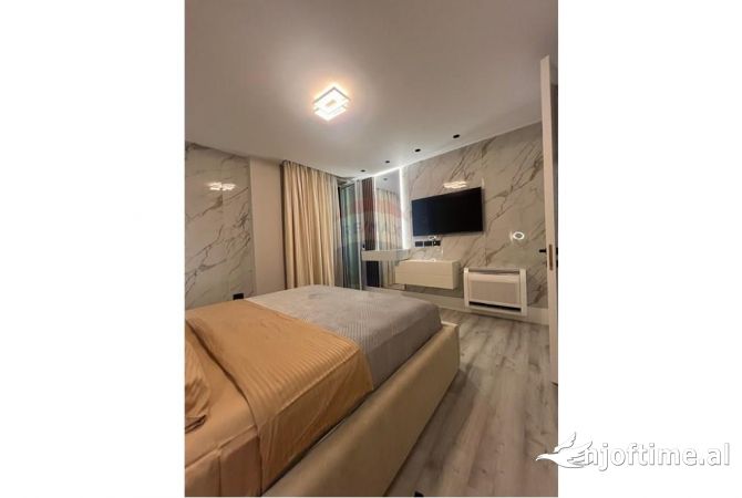 Shtepi me qera 2+1 ne Tirane - 2,000 Euro