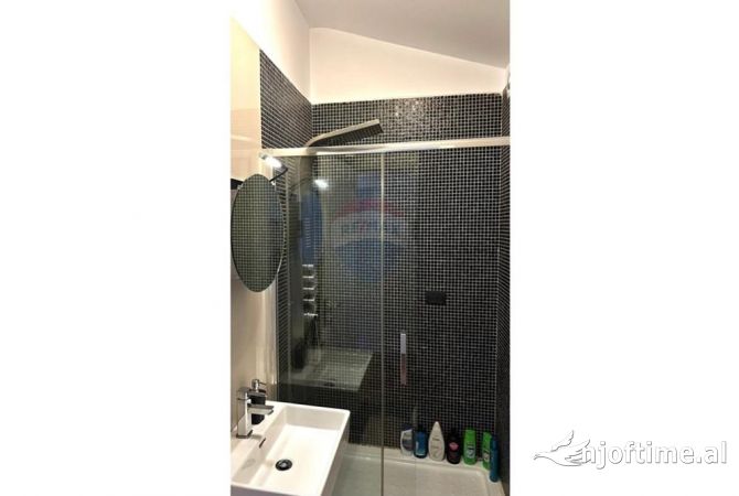 Shtepi me qera Apartament ne Tirane, 3+1, Mobilimi E mobiluar, Pagesa 1,100  Euro.