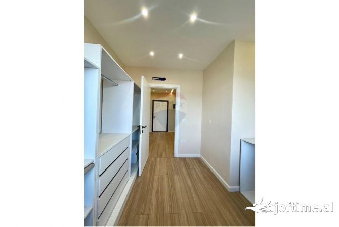 Shtepi ne shitje Apartament ne Tirane, 2+1, Mobilimi Bosh, pa mobiluar, Pagesa 165,000  Euro.