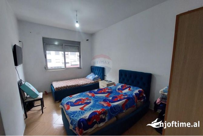 Shtepi ne shitje Apartament ne Tirane, 2+1, Mobilimi Bosh, pa mobiluar, Pagesa 140,000  Euro.