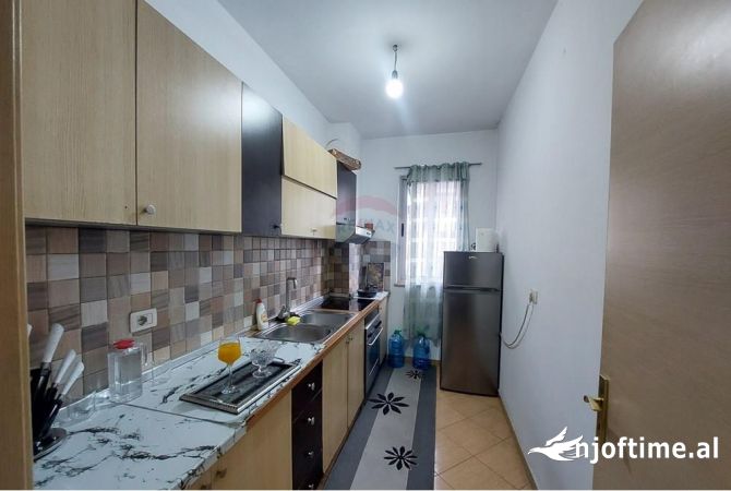 Shtepi ne shitje Apartament ne Tirane, 2+1, Mobilimi Bosh, pa mobiluar, Pagesa 140,000  Euro.