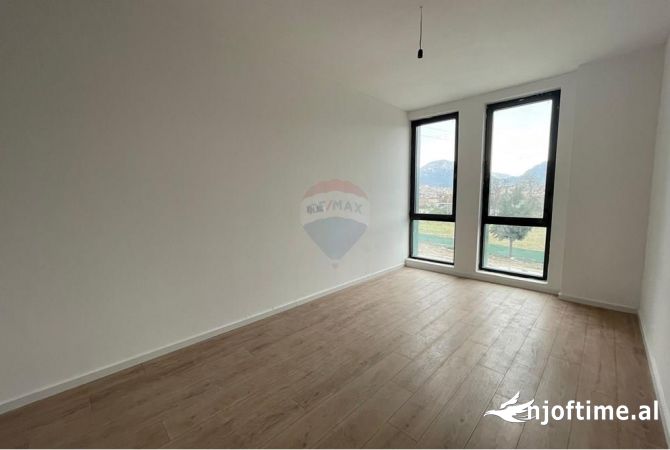 Shtepi ne shitje Apartament ne Tirane, 3+1, Mobilimi Bosh, pa mobiluar, Pagesa 225,000  Euro.