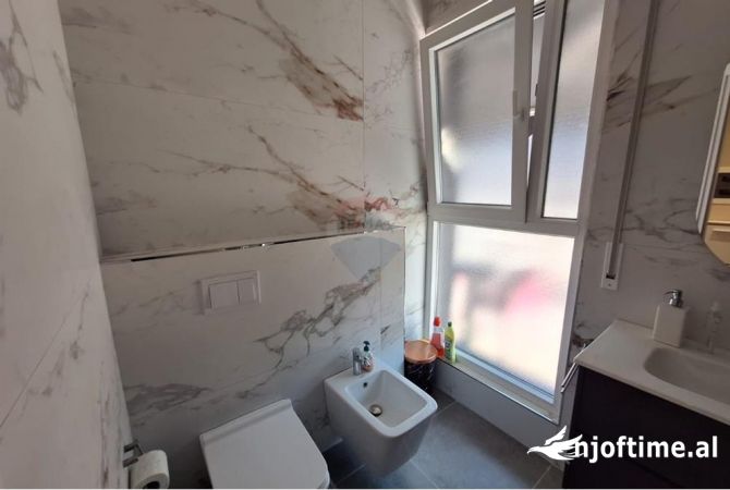 Shtepi me qera Apartament ne Tirane, 2+1, Mobilimi E mobiluar, Pagesa 800  Euro.