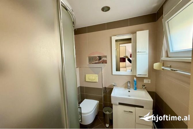 Shtepi ne shitje Apartament ne Tirane, 2+1, Mobilimi E mobiluar, Pagesa 210,000  Euro.