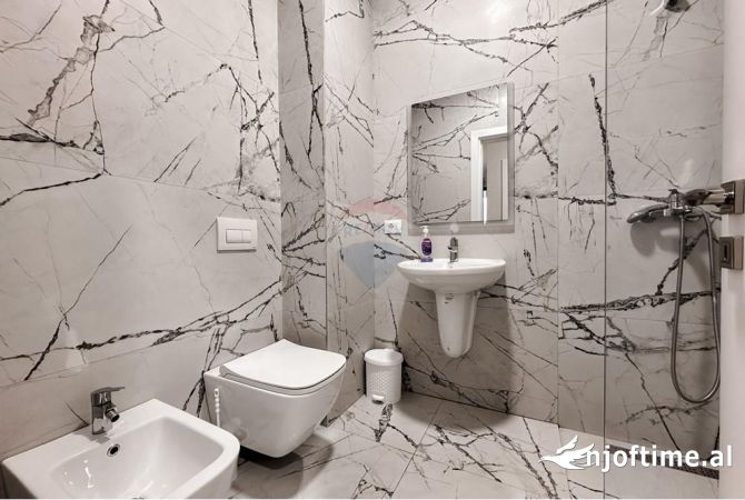 Shtepi ne shitje Apartament ne Tirane, 2+1, Mobilimi E mobiluar, Pagesa 349,000  Euro.