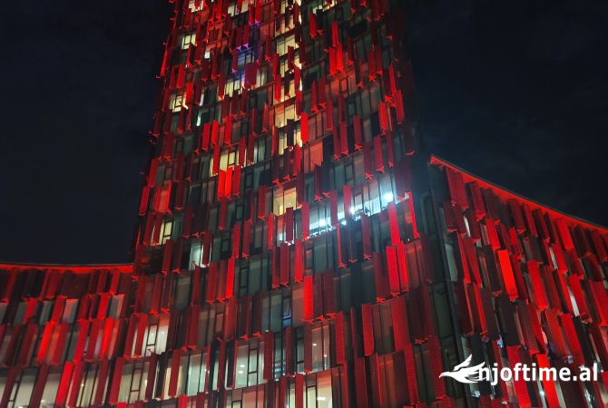 Ambient biznesi me qera 3+1 ne Tirane - 2,300 Euro