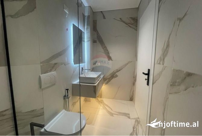 Jepet Zyre Me Qera tek Liqeni Artificial