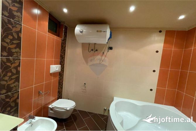 Shtepi ne shitje Apartament ne Tirane, 3+1, Mobilimi E mobiluar, Pagesa 530,000  Euro.