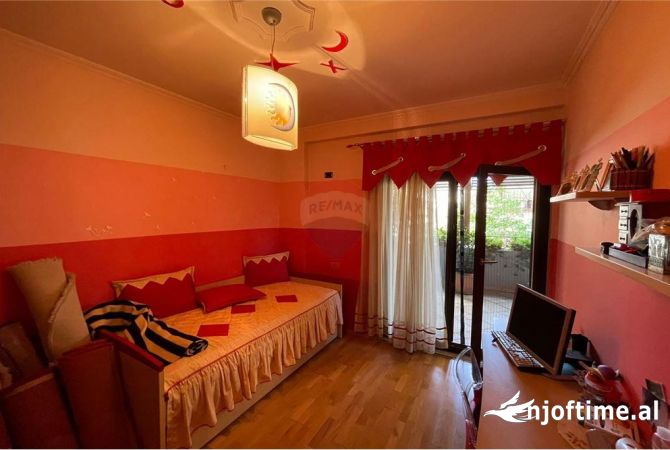Shtepi ne shitje Apartament ne Tirane, 3+1, Mobilimi E mobiluar, Pagesa 530,000  Euro.