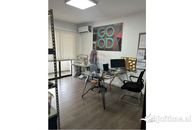 Ambient biznesi me qera 3+1 ne Tirane - 1,000 Euro