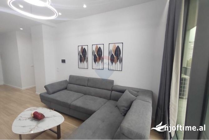 Shtepi me qera 2+1 ne Tirane - 1,300 Euro