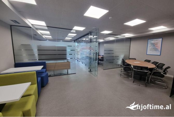 Ambient biznesi me qera 3+1 ne Tirane - 3,300 Euro