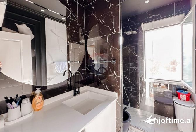 Shtepi ne shitje Apartament ne Tirane, 2+1, Mobilimi E mobiluar, Pagesa 249,000  Euro.