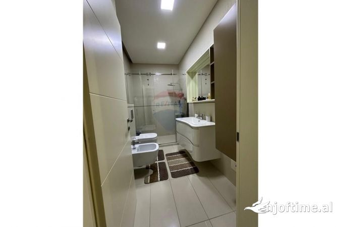 Shtepi me qera Apartament ne Tirane, 2+1, Mobilimi E mobiluar, Pagesa 1,200  Euro.